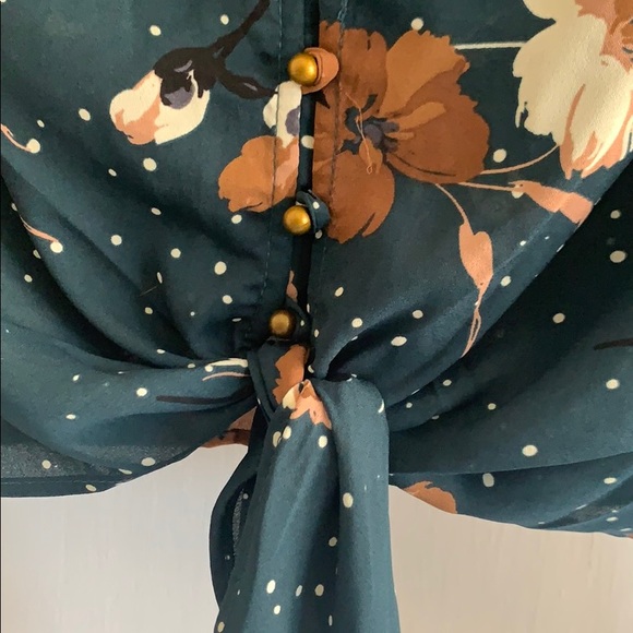 Urban Romantics Bell Sleeve Crop size L - Picture 4 of 5